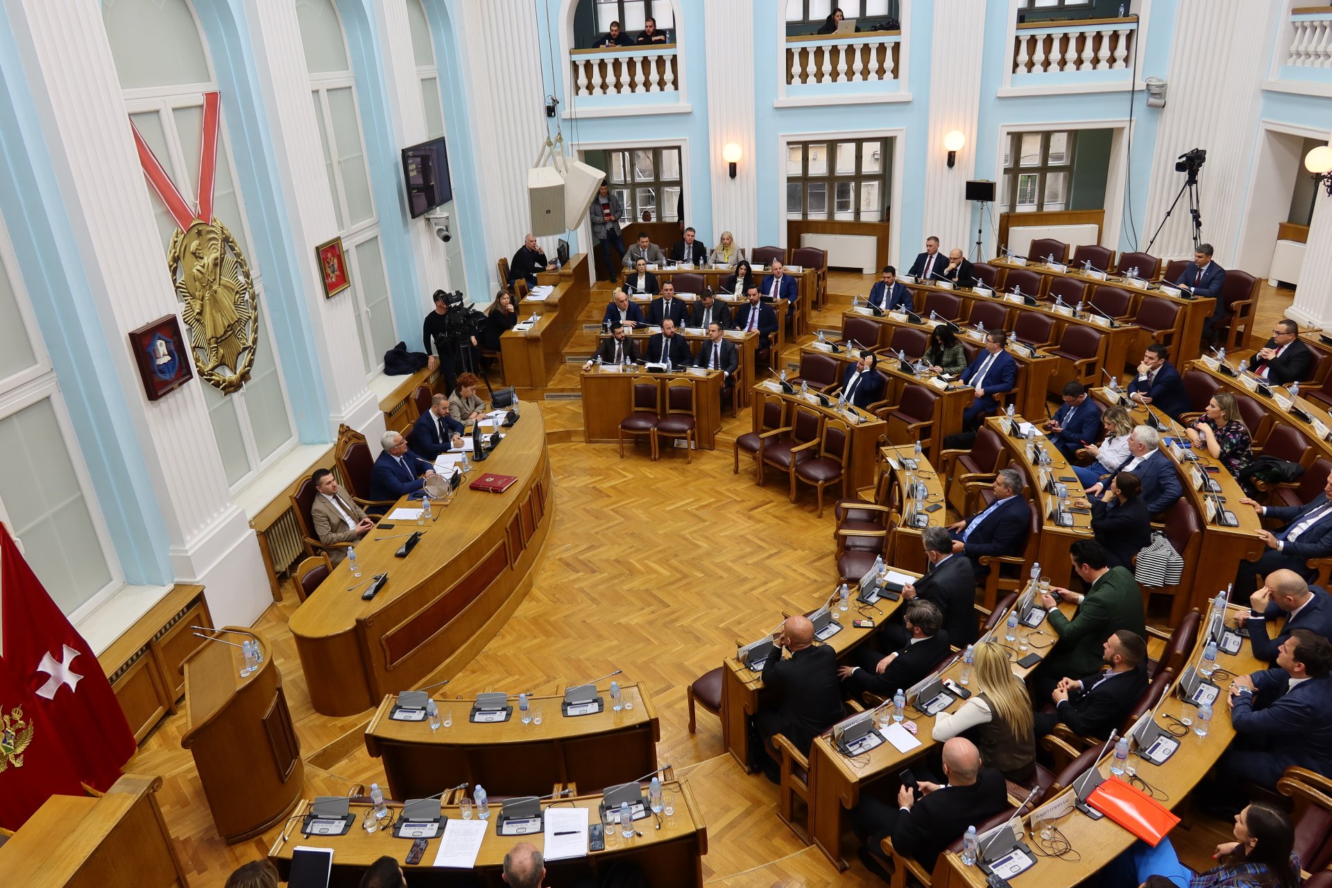 Huter poslanicima: Da se više ne provjeravaju porodična stabla i krvna zrnca; Mandić: Saglasan sam