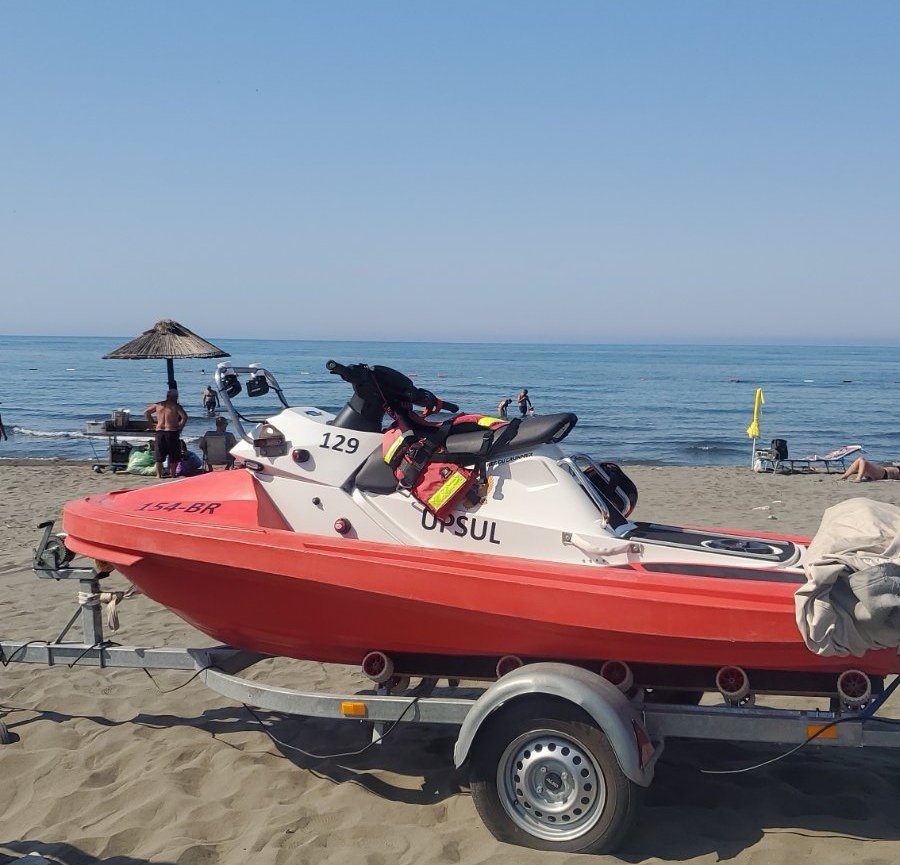 Uprava pomorske sigurnosti: SAR skuter i profesionalni spasilac na Velikoj plaži tokom cijele sezone