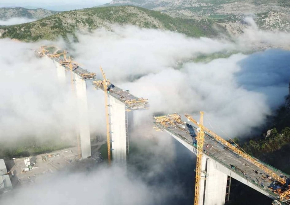 Spektakularne fotografije mosta na Moračici, biće vožnja "nebu pod oblake"