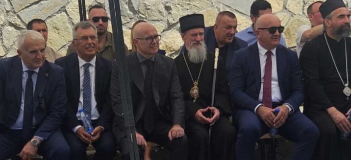 Metodije dodijelio gramatu i predsjedniku Socijalističke narodne partije Vladimiru Jokoviću; Potpredsjedniku SNP zahvalnica za pomoć u izgradnji crkve