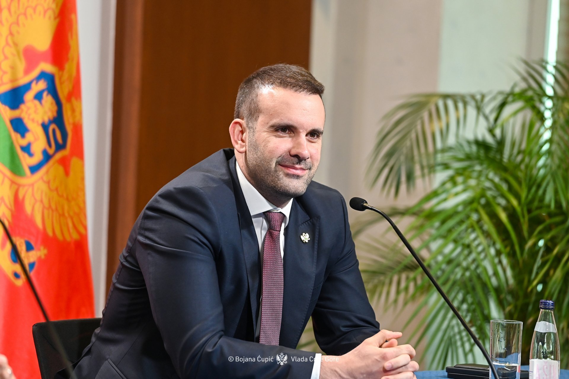 Premijer kritikovao novinare: Dođu programirani, interesuje ih samo nacionalizam i prošlost i potkopavanje naše priče
