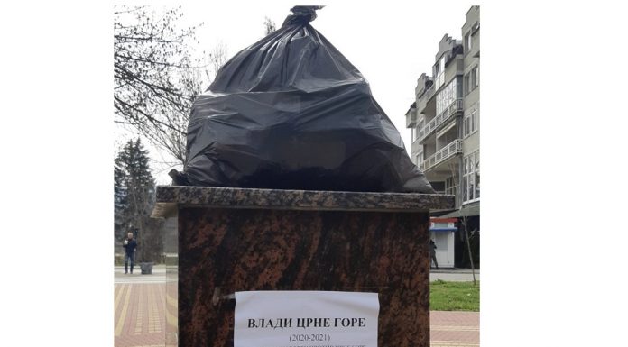 Beranci "podigli" spomenik Vladi: Za zasluge u borbi protiv Crne Gore