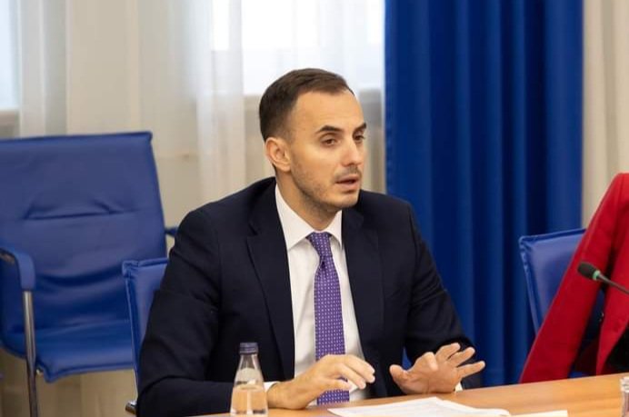 Konatar pita Spajića: Da li je tačno da zadužuje građane sa novih 700 miliona