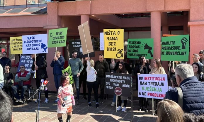 Sa protesta organizacija OSI u Podgorici poručeno: Nacrt zakona pogoršava naš položaj