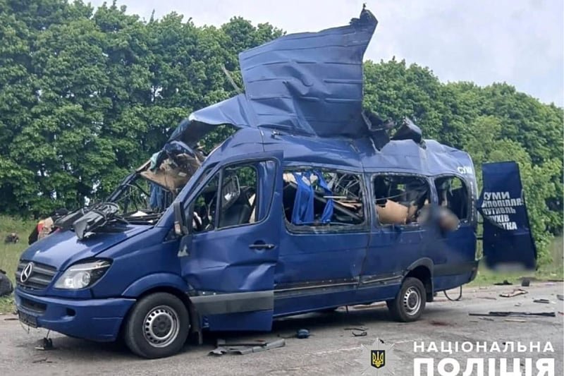 Dronovima napadnut putnički kombi u Ukrajini, poginulo devet civila