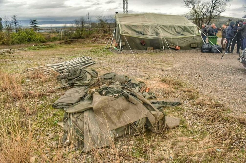 Botunjani uklonili stari i podigli novi šator