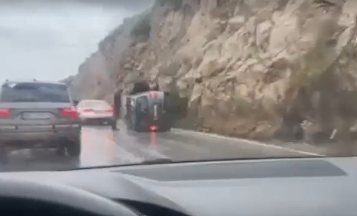 Dobre Vode: Došlo do prevrtanja automobila; Saobraćajni kolaps u Baru
