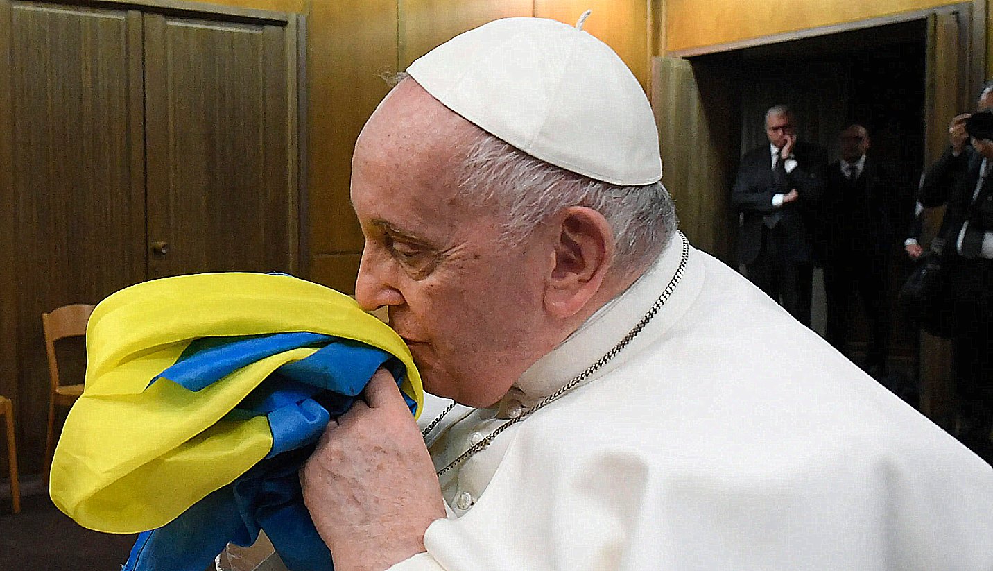 Vatikan: Papa ne poziva Ukrajinu na predaju, traži hrabrost za pregovore