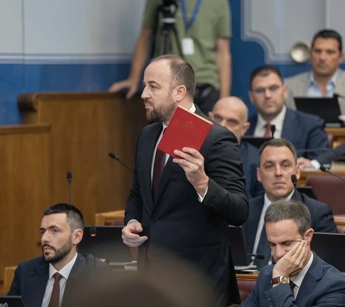 Nikolić: Mandićev prijedlog da poslanici imaju savjetnike neprimjeren trenutku i opadajućem standardu građana