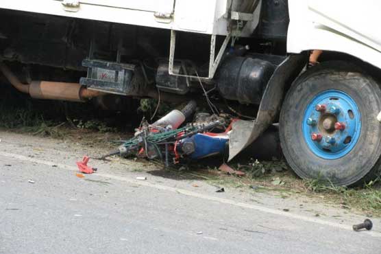 Kamion udario u bus pun svatova, 15 mrtvih