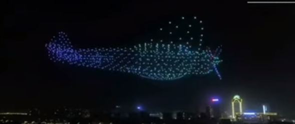 Tako to rade Kinezi: Od nekoliko stotina dronova napravljen oblik aviona