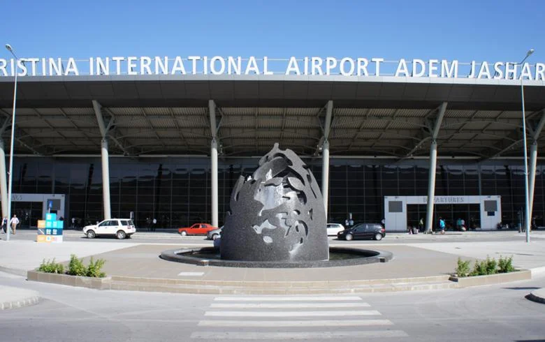 Dojava o bombi na aerodromu u Prištini, evakuisani putnici i osoblje