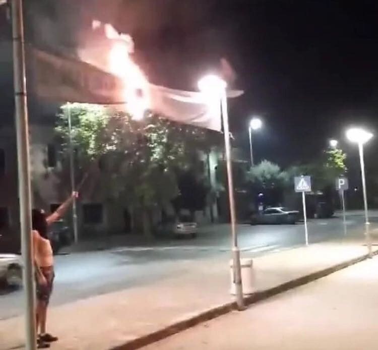 Ponovo zapaljen transparent "Danilovgrad je uz Cetinje"