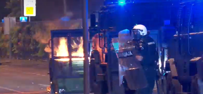 Nakon sinoćnjih nemira u Srbiji povrijeđeno desetine ljudi, uhapšeno 37 osoba