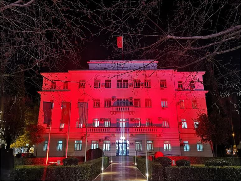 Zgrada Glavnog grada večeras u crvenoj boji