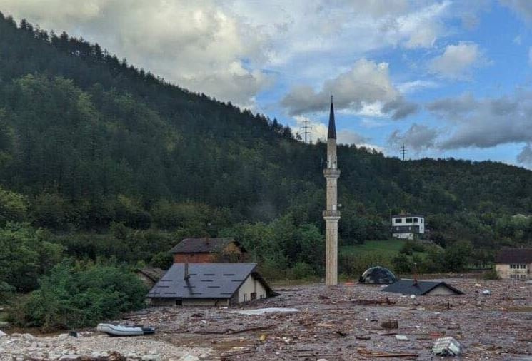 Katastrofalne poplave u BiH, 20 mrtvih, 40 ljudi nestalo, premijer BiH: Gotovo cijelo jedno selo nestalo, ovakvo nešto nismo vidjeli