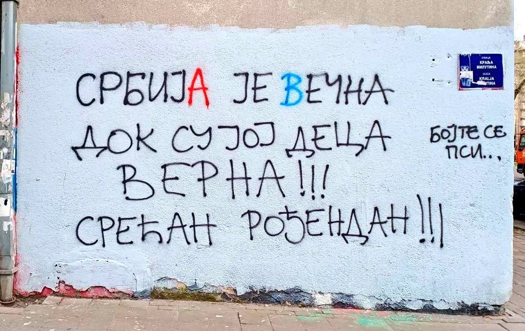 Grafitom u blizini škole „Vladislav Ribnikar“ čestitali Vučiću rođendan