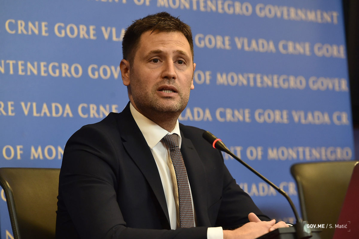 Todorović dobija bonus i ako u avionu ima devet putnika
