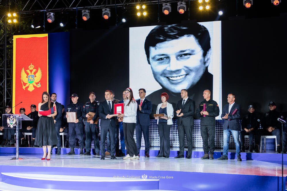 Svirepo ubijeni policajac Leković posthumno odlikovan nagradom "Slavoljub Šćekić"