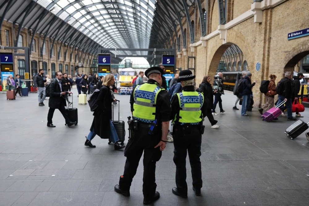 Muškarac optužen za napad u britanskom vozu tereti se za 11 pokušaja ubistva