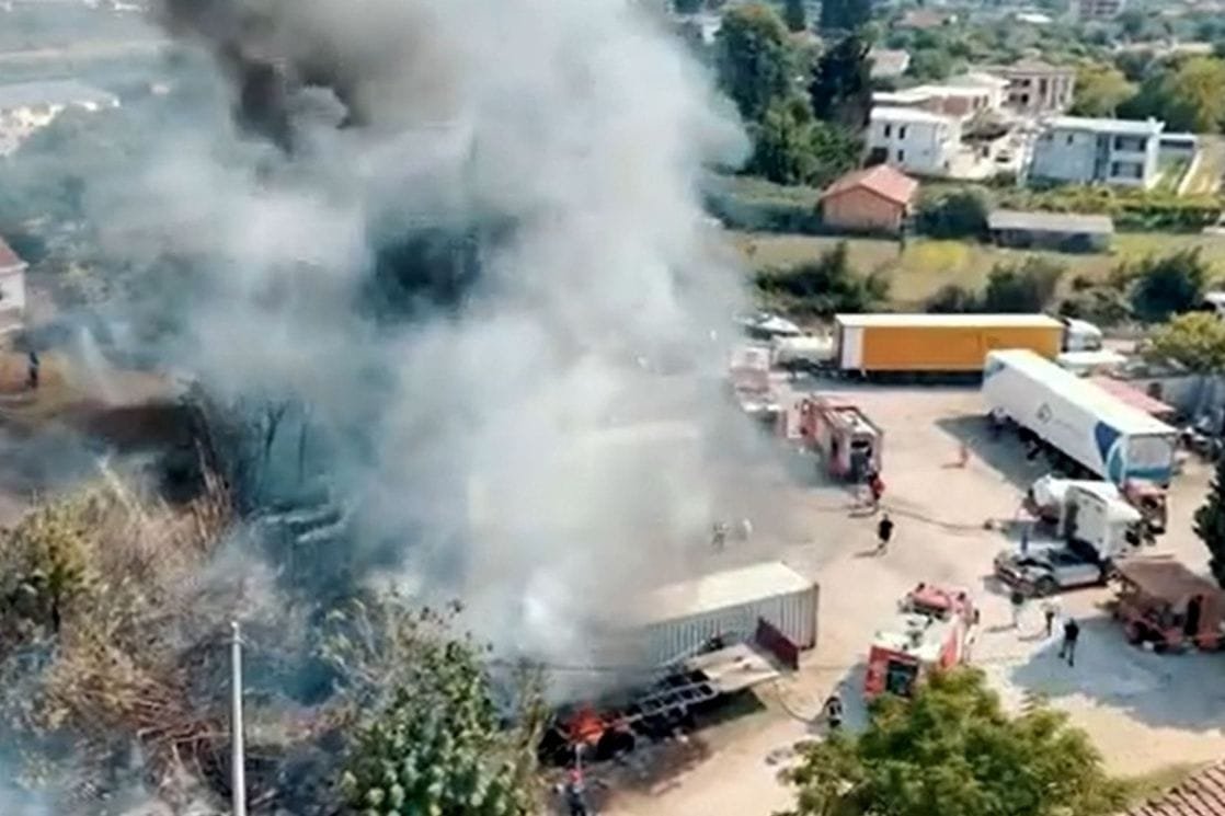 VIDEO Opština Bar: Vatrogasci ulažu nadljudske napore da spriječi širenje vatre i sačuvaju živote i imovinu