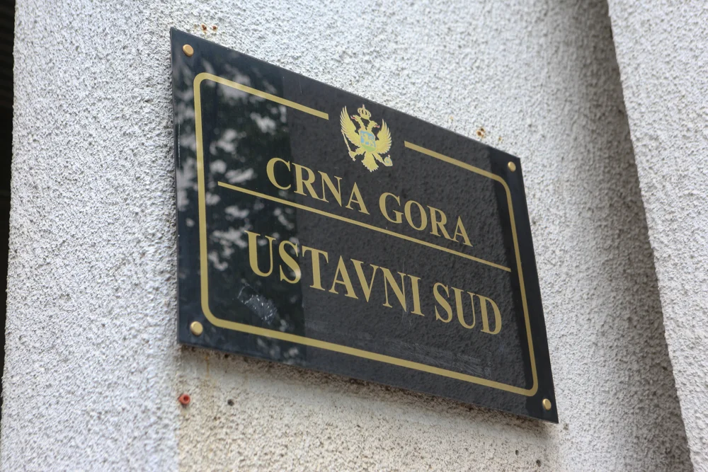 Ustavni sud: Sudovi ne mogu dopisivati uslove za odgovornost države