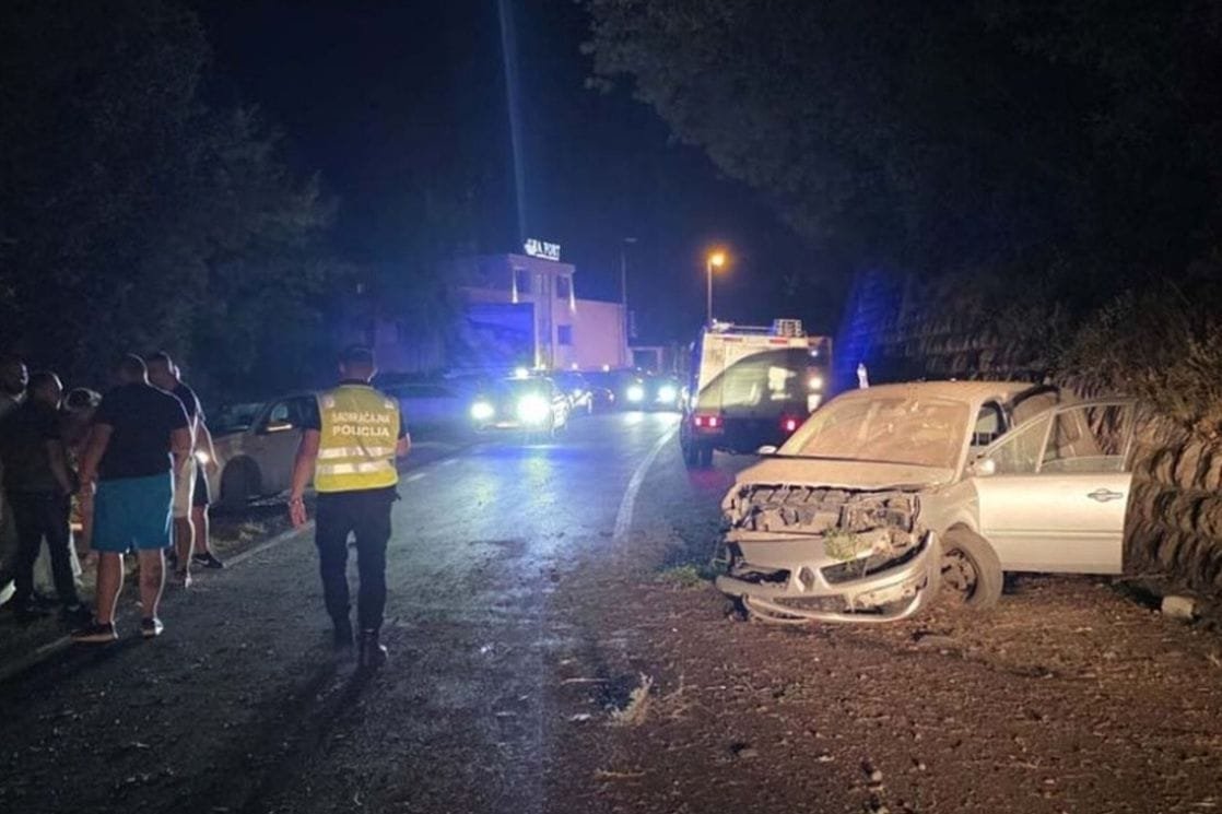 Na putu Bar – Petrovac automobil sletio s puta: Povrijeđena jedna osoba