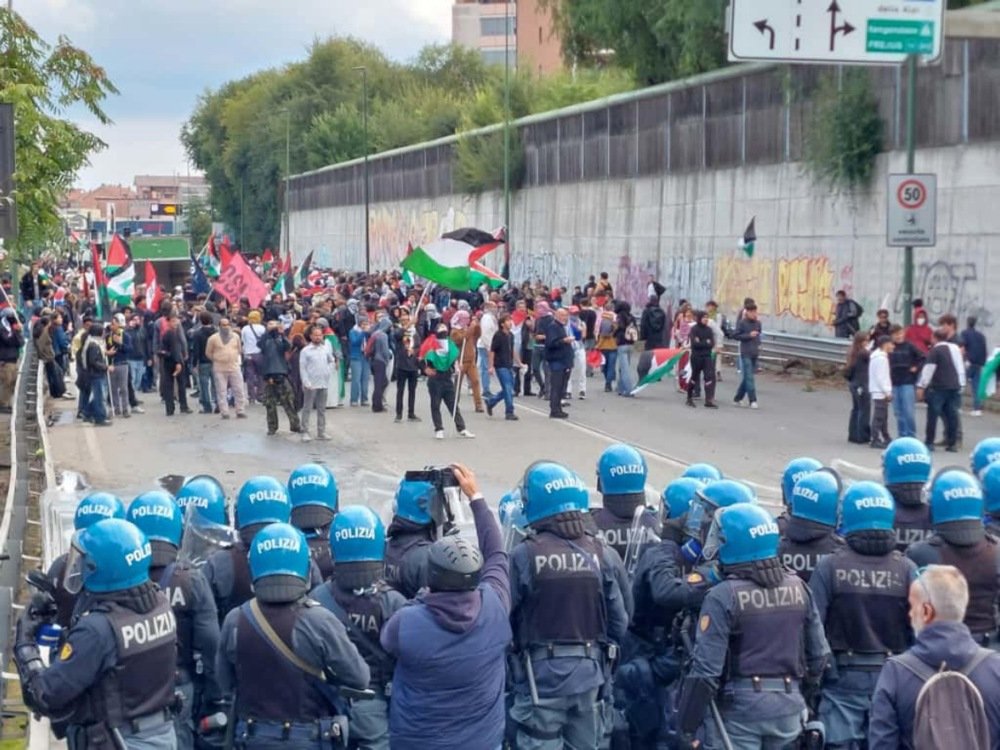 Sukob italijanske policije sa propalestinskim demonstrantima koji su krenuli da blokiraju aerodrom