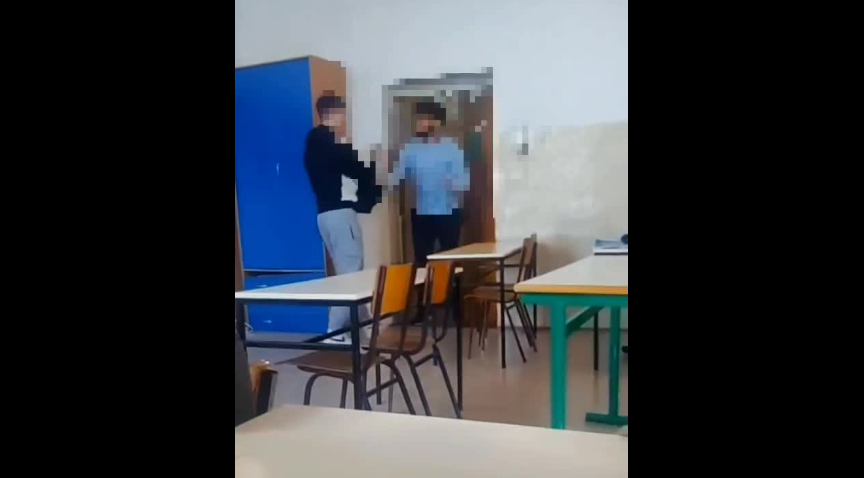 Širi se snimak: Nastavnik i učenik se sukobili u učionici OŠ "Savo Pejanović"