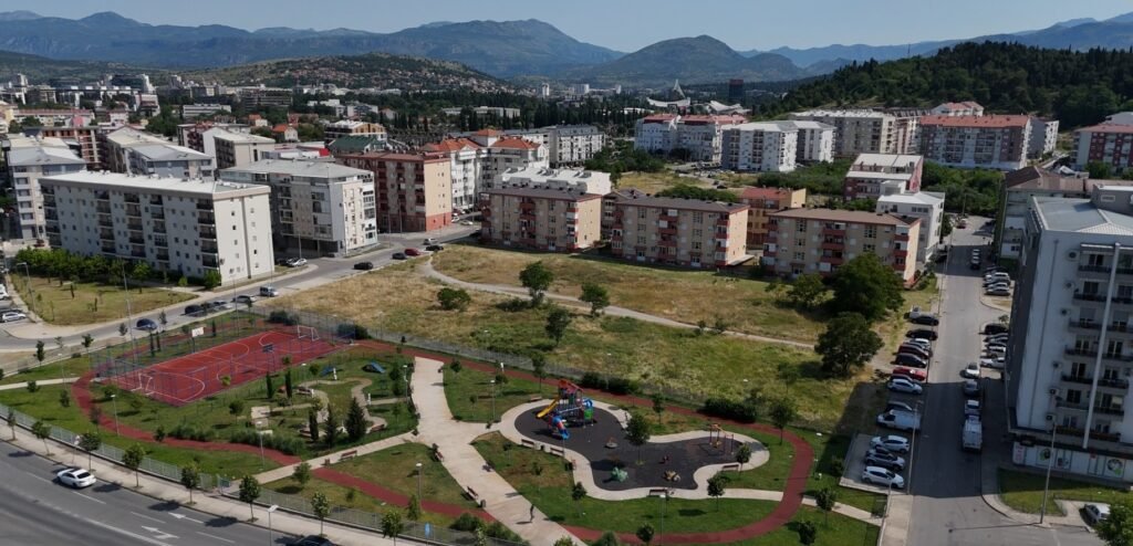 Mujović sa mještanima Zabjela: Sačuvaćemo zelenu površinu i pronaći zajedničko rješenje