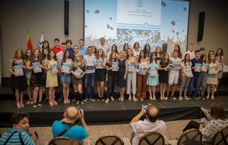 Manifestacija “Dan najboljih”: Diploma “Luča” za 371 učenika osnovnih škola