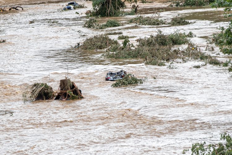 U Indiji i Nepalu poginulo više od 150 ljudi zbog poplava