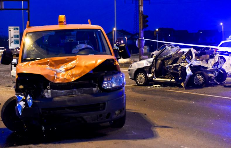 Stravična nesreća u Zagrebu: Automobil smrskan do neprepoznatljivosti, jedna osoba stradala