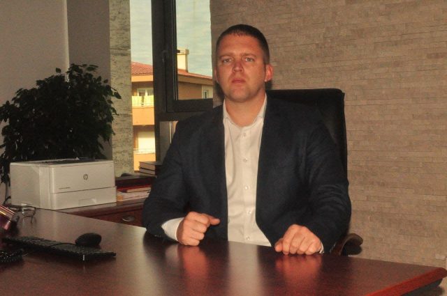 Haos u Upravi za katastar i državnu imovinu: Đurišić obmanjuje javnost o popisu državne imovine, mimo pravila podijelio službena vozila, jedno uništili…