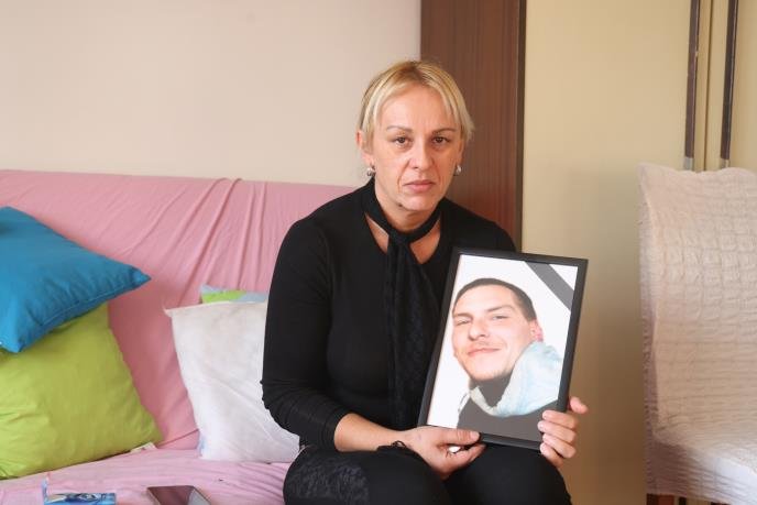 Dijana Hrka treći dan štrajkuje glađu ispred Skupštine Srbije