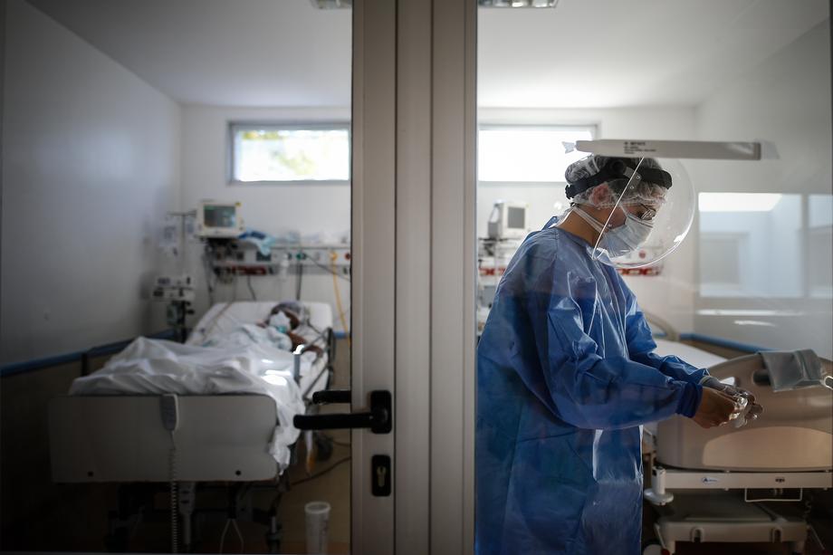 Pacijent tukao štakom medicinsku sestru u COVID bolnici, tražio da ide kući