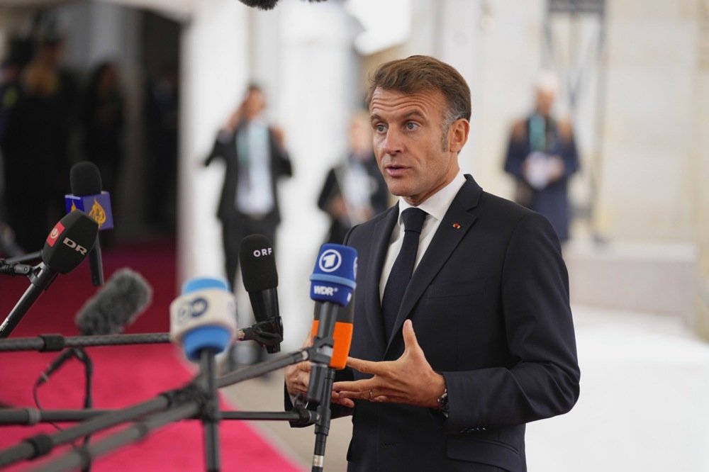 Makron pozdravio istragu sumnjive „flote u sjenci“ tankera usidrenog kod francuske obale