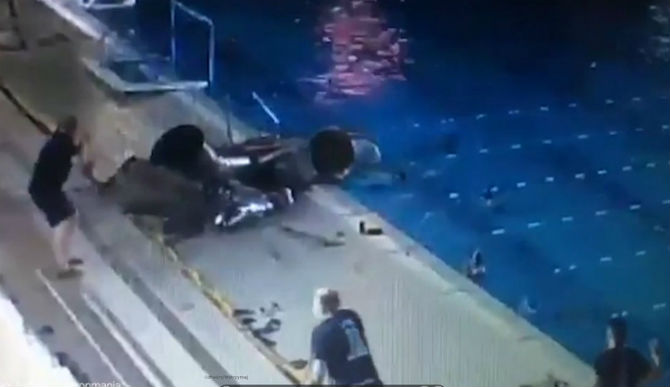 Snimak sa beogradskog bazena: Cijev se obrušila, za dlaku izbjegnuta tragedija