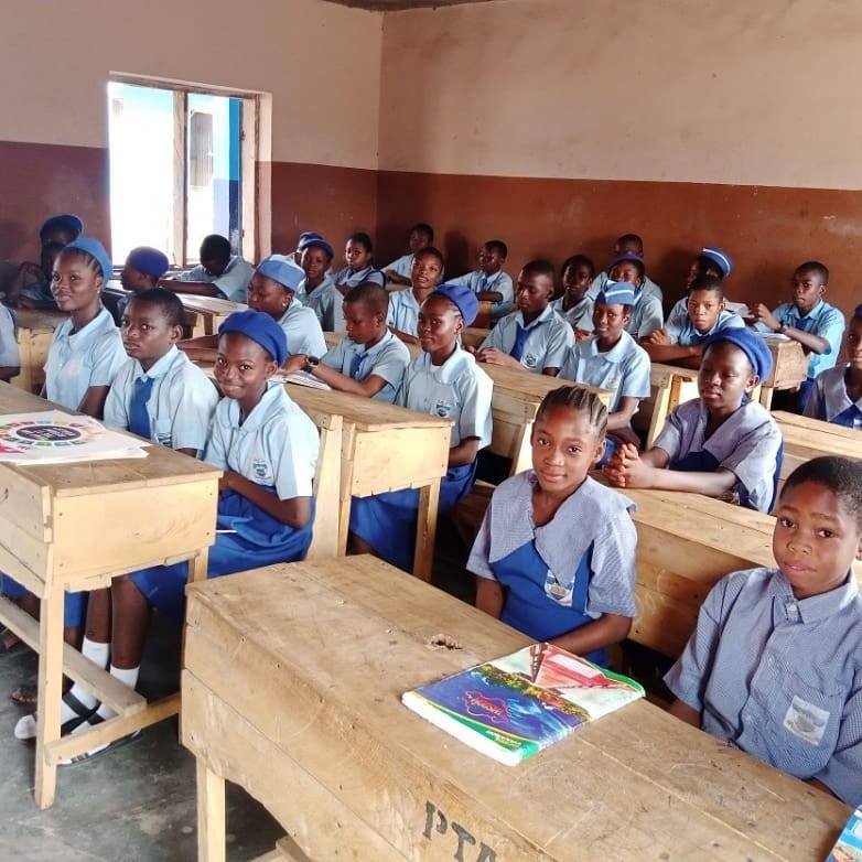 Više od 200 učenika i nastavnika oteto iz katoličke škole u centru Nigerije