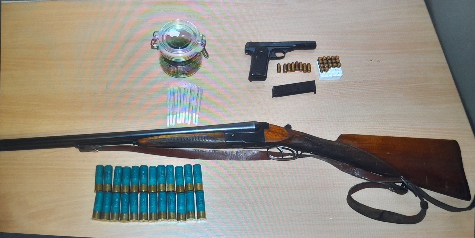U Nikšiću pretresom pronađena marihuana, oružje i municija