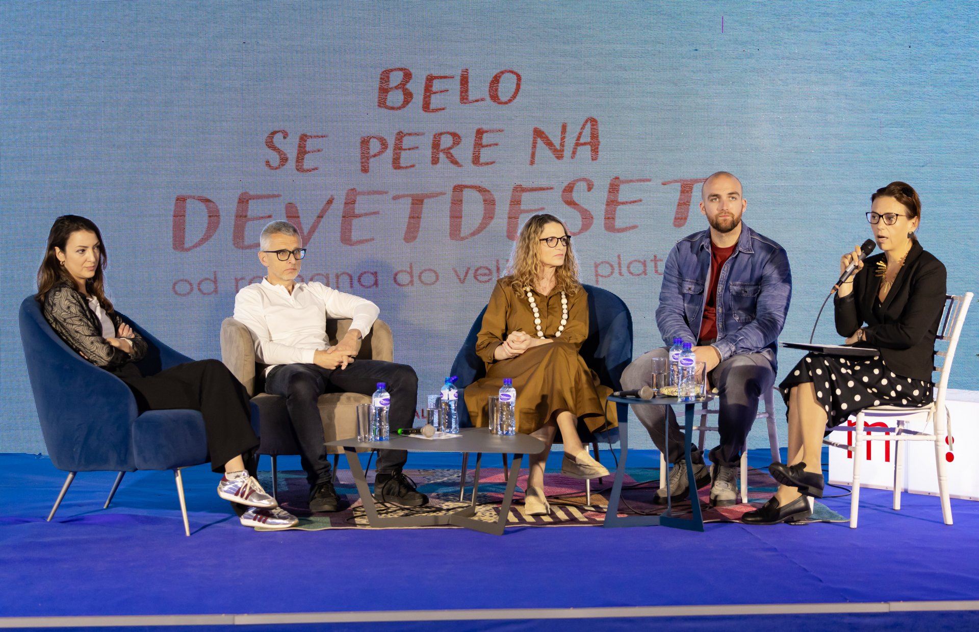 Panel „Bijelo se pere na devedeset: od romana do velikog platna“ održan na Sajmu knjiga u Podgorici