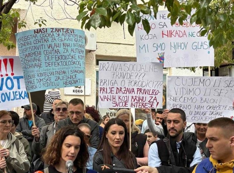 Protest ispred Vlade: Nadamo se da će se konačno čuti naš krik, nećemo stati do ispunjenja zahtjeva