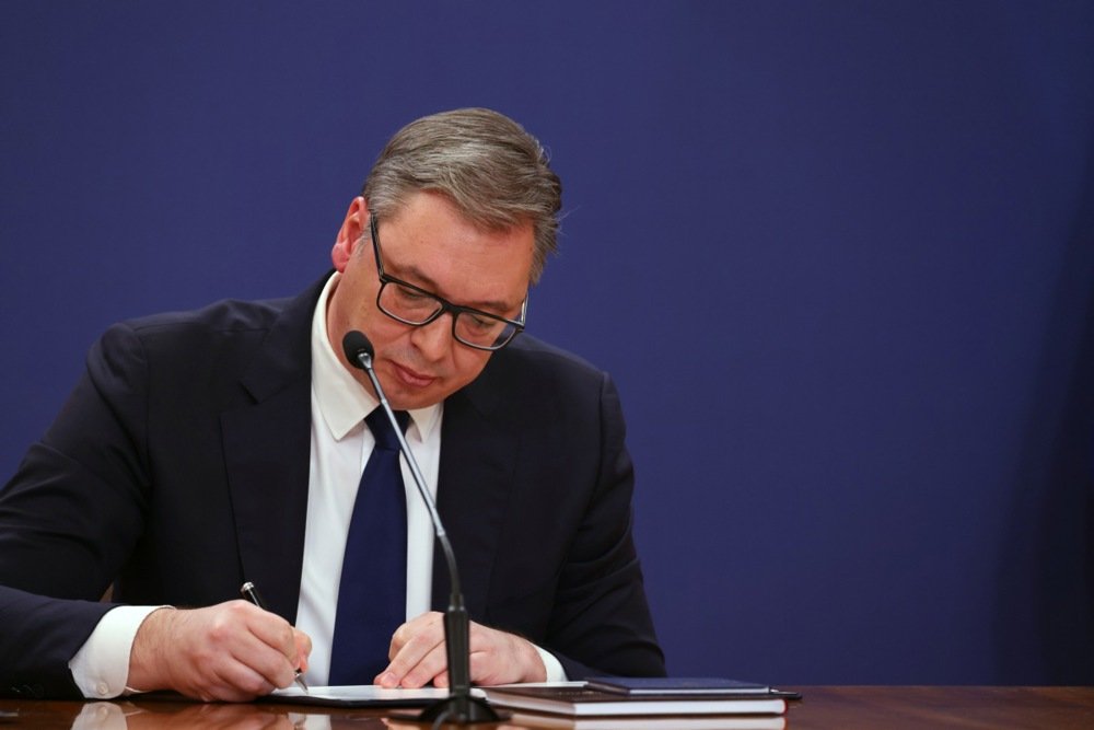 Vučić optužio profesore i nastavnike za razaranje obrazovnog sistema i zaprijetio da će odgovarati