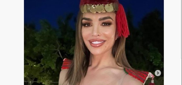 Severina na koncertu u Baru u haljini inspirisanoj crnogorskom nošnjom