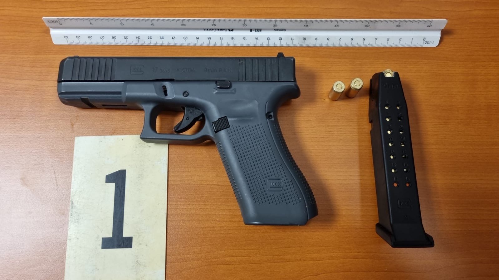 Racije na više lokacija, oduzeta droga, pištolj, Porše