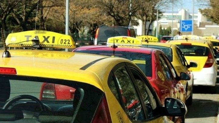 Taksisti traže pomoć: Ostali bez jedinih prihoda