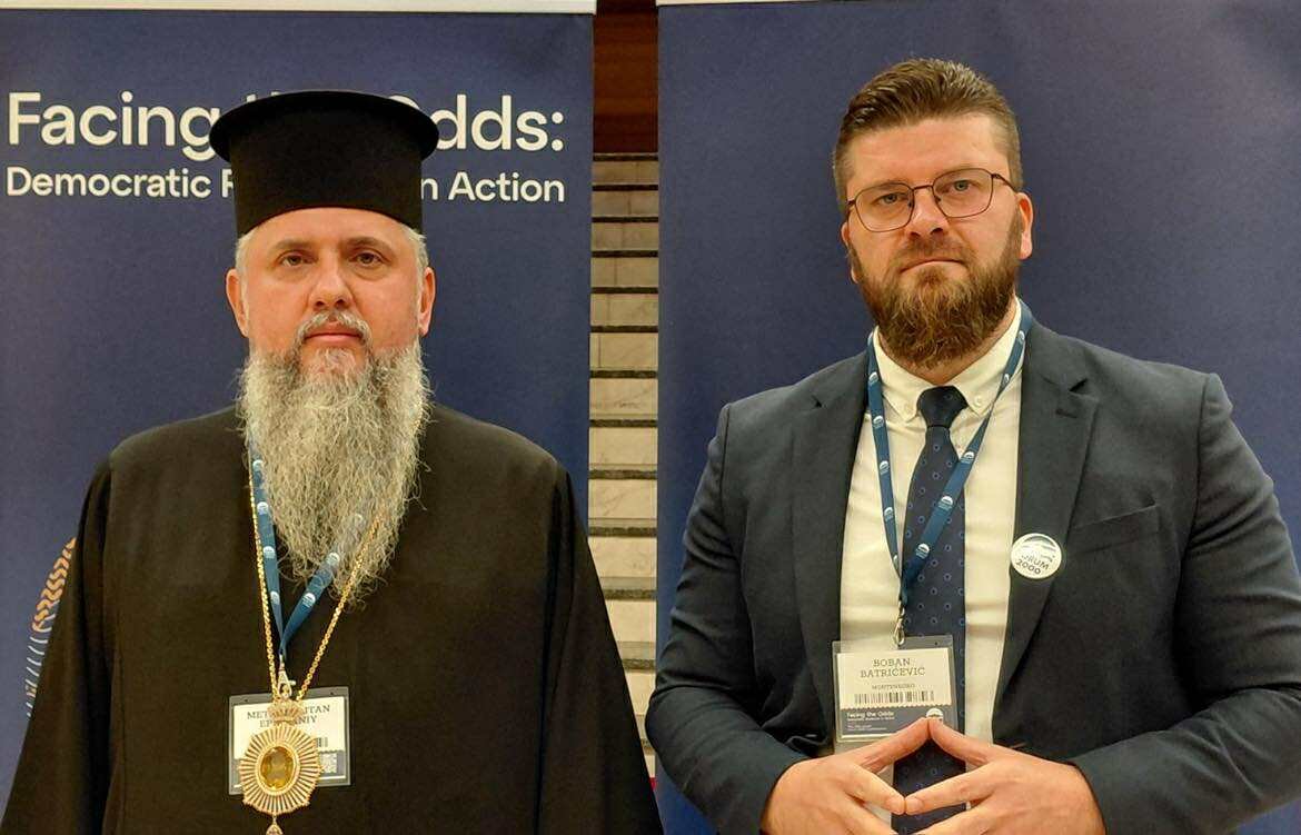 Batrićević s mitropolitom Epifanijem, na panelu poručio: Rusija kroz Srbiju gradi paralelnu vlast u Crnoj Gori