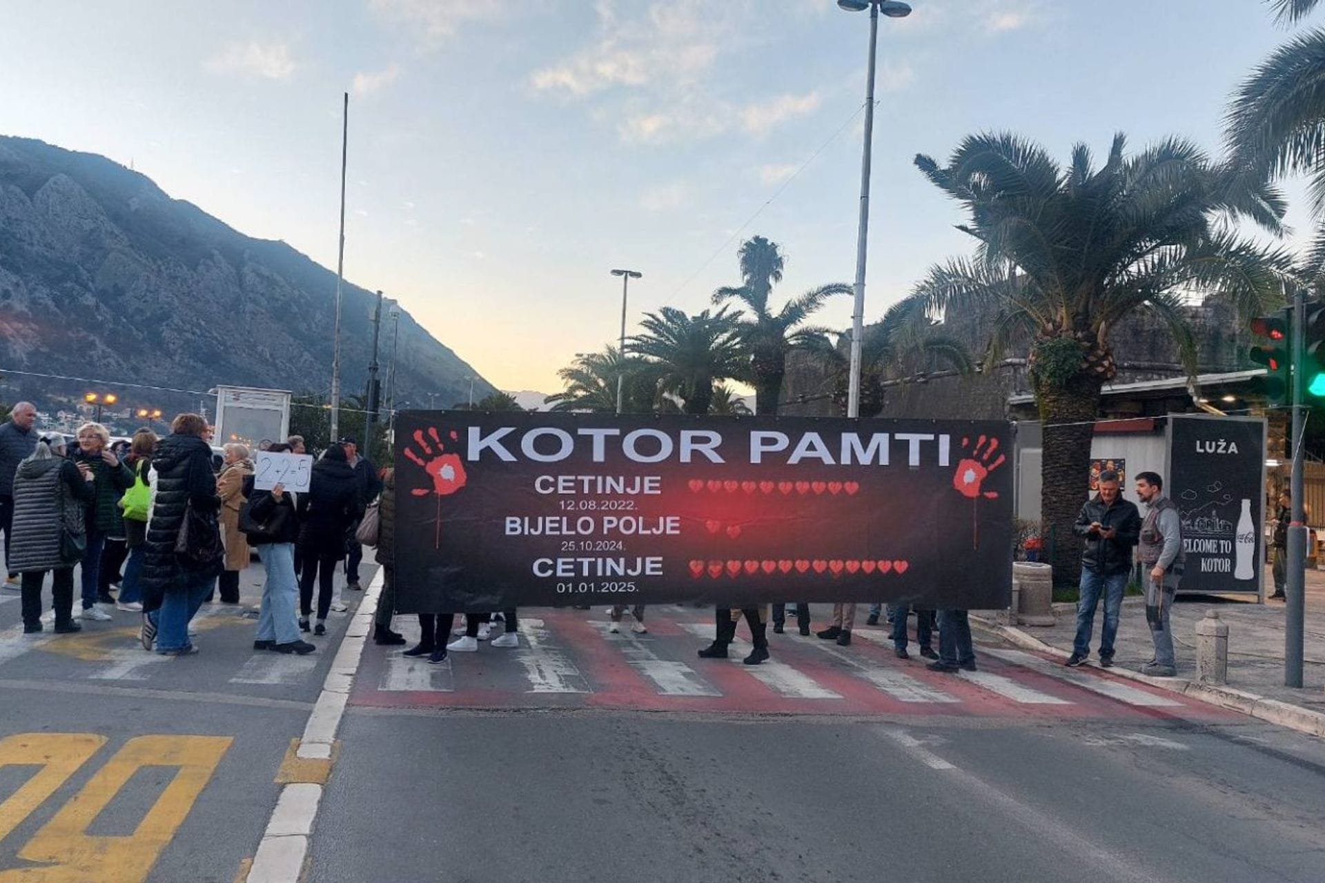 Kotorani podržavaju studente “Kamo Śutra”: Osuđeni teroristi vode državu, 2+2=5…