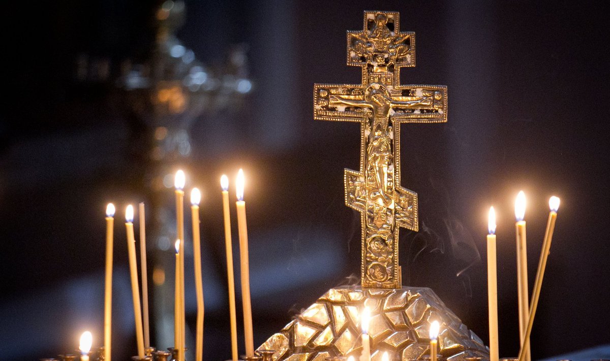 Sa liturgija partijske poruke, vjeru instrumentalizuju kao ideološki lijepak