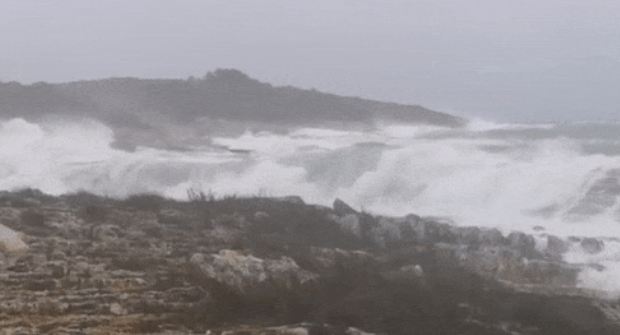 Drama zbog nevremena: Avioni kružili nad Dalmacijom, ne mogu sletjeti zbog oluje